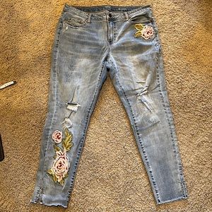 Rise embroidered distressed skinny jeans